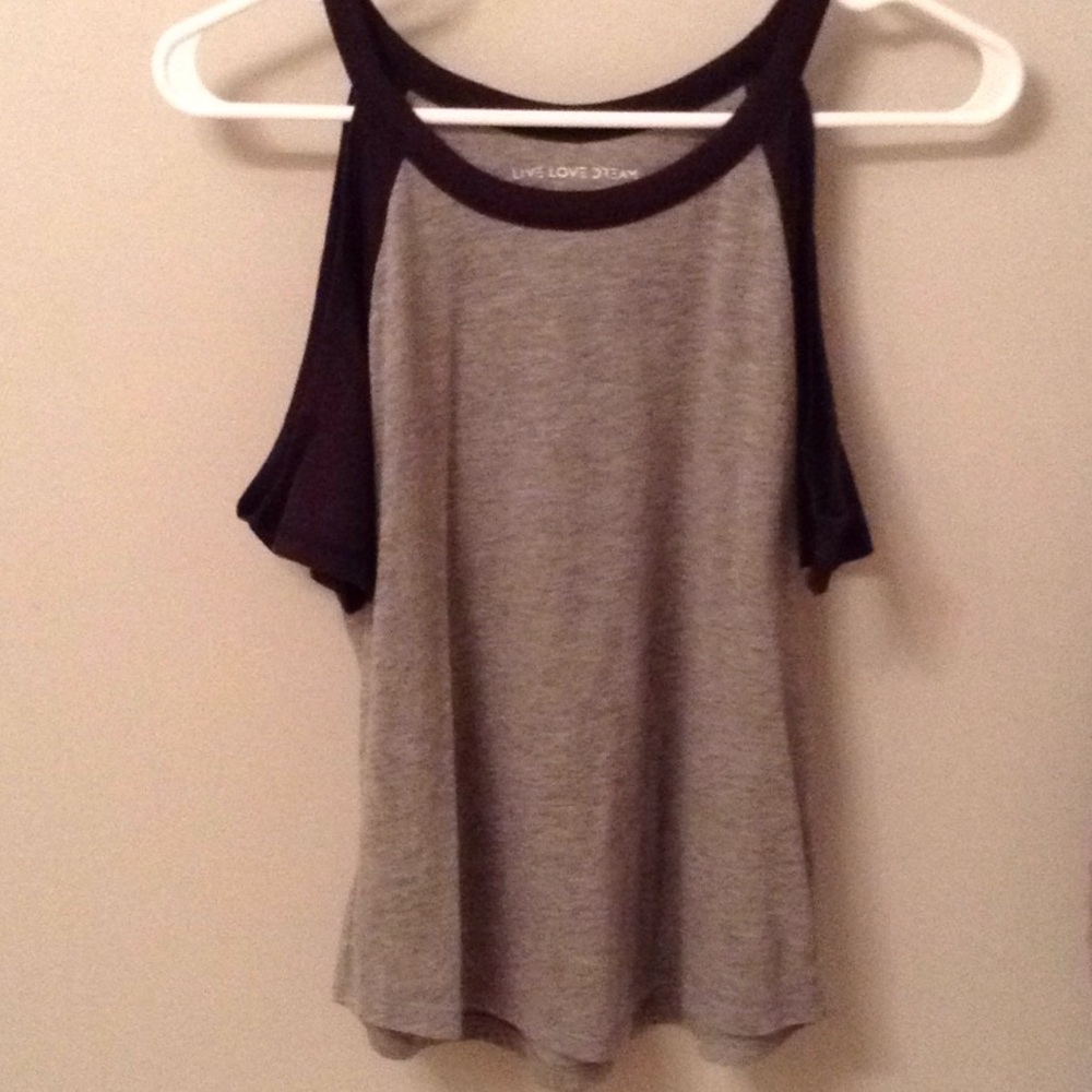 Off the shoulder tee